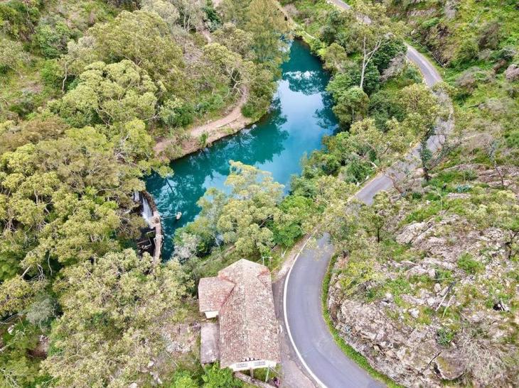 Фантастическое австралийское озеро с бирюзовой водой