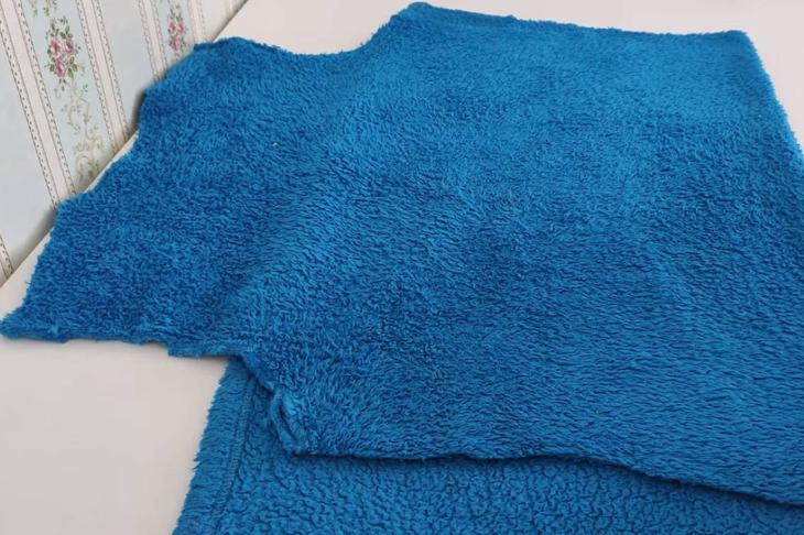 Где применить в ванной старый махровый халат