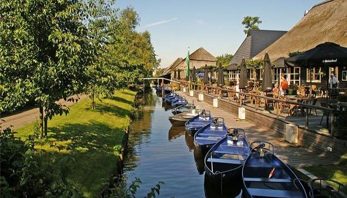 Голландская Венеция - деревушка, в которой нет ни дорог, ни машин