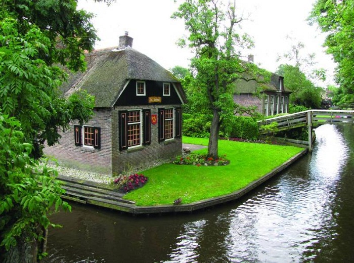 Голландская Венеция - деревушка, в которой нет ни дорог, ни машин