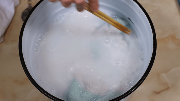 Как отбелить бельё без кипячения и отбеливателя