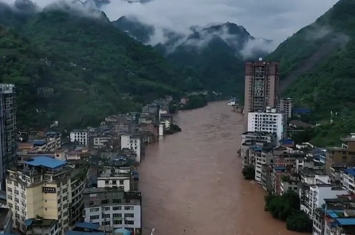 Как живется в самом узком городе мира, спрятавшемся в глубине Тибета