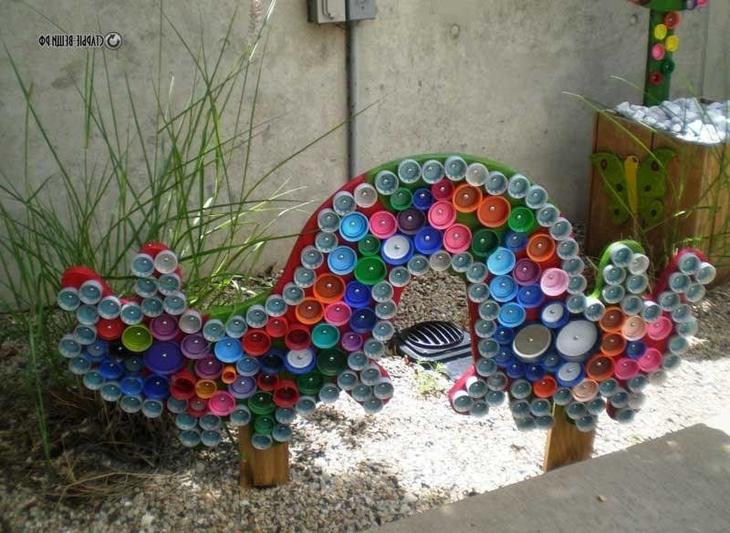 Оригинальные поделки из крышек от бутылок своими руками