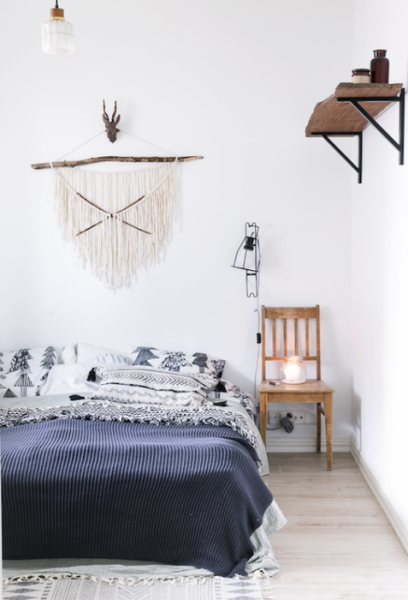 Пни, стулья, чемоданы: 28 альтернатив прикроватной тумбе