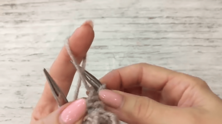 Вяжем уютный бактус спицами