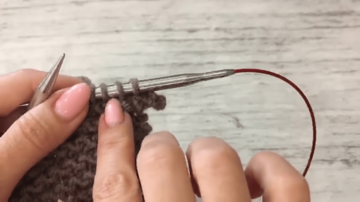 Вяжем уютный бактус спицами