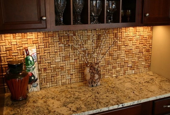 10 идей, как использовать винные пробки в интерьере