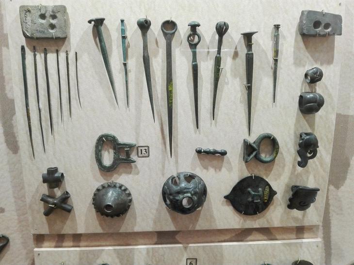 10 загадочных артефактов, найденных в России и в Сибири