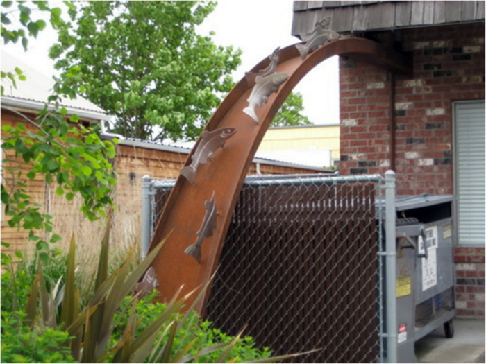 15 необычных идей, которые помогут создать оригинальную ливневую систему на участке