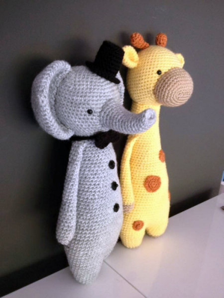 17 стильных и невероятно уютных вязаных подарков, которые помогут пережить зиму