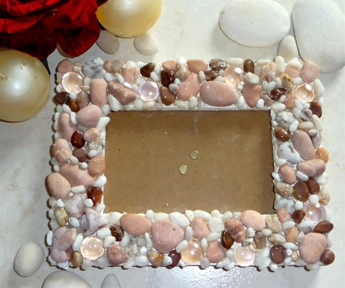 17 вдохновляющих идей использования пляжной гальки у себя на даче или во дворе