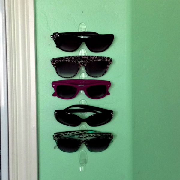 19 идей, как с помощью пластиковых крючков сделать массу полезного в доме