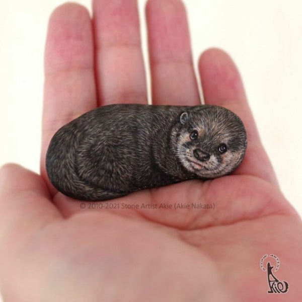 Художница оживляет камни, превращая их в очаровательных животных