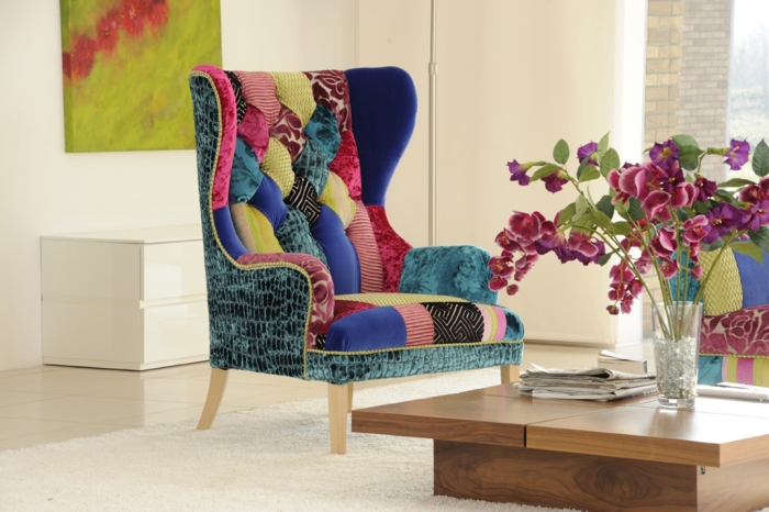 Как омолодить старую мебель подручными средствами, если жаль выбрасывать добротный материал