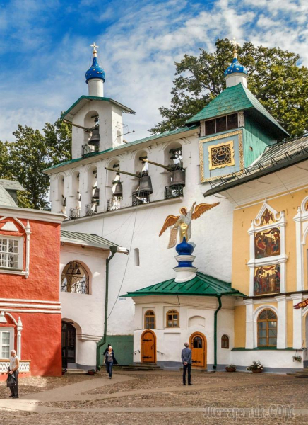Монастыри и храмы. Свято-Успенский Псково-Печерский монастырь