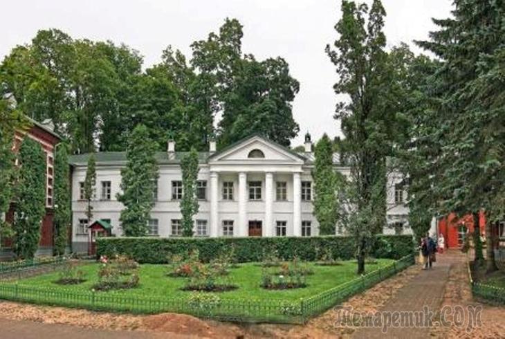 Монастыри и храмы. Свято-Успенский Псково-Печерский монастырь