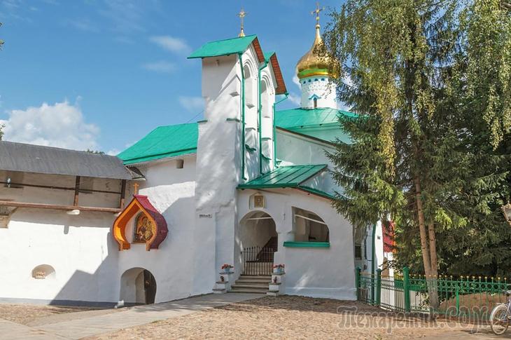 Монастыри и храмы. Свято-Успенский Псково-Печерский монастырь