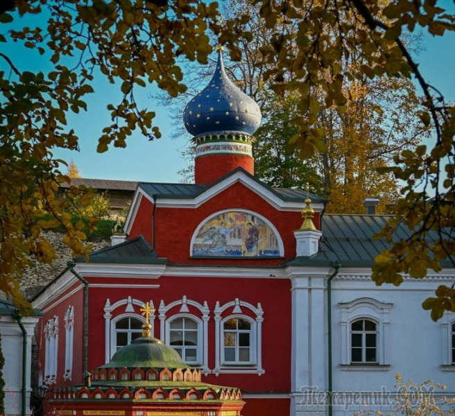 Монастыри и храмы. Свято-Успенский Псково-Печерский монастырь