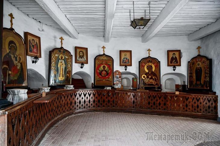 Монастыри и храмы. Свято-Успенский Псково-Печерский монастырь