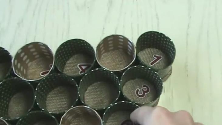 Новогодняя идея из картонных втулок