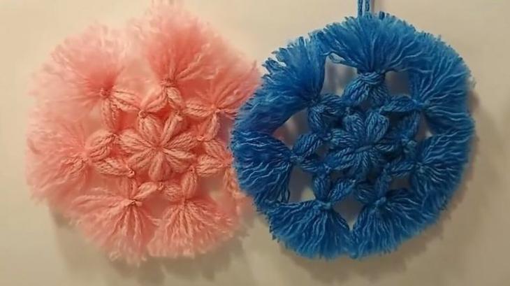 Поделка из пряжи к Новому году