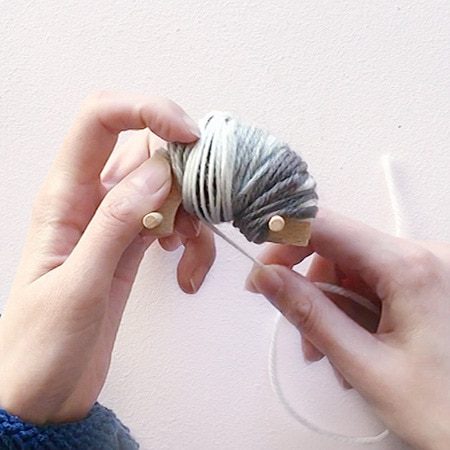 Помпончик Коала из пряжи