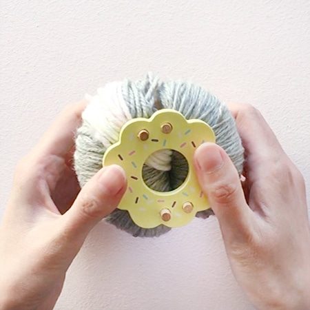 Помпончик Коала из пряжи