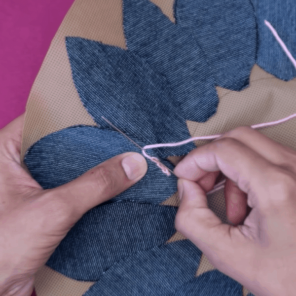 Практичный коврик из пряжи и старых джинсов