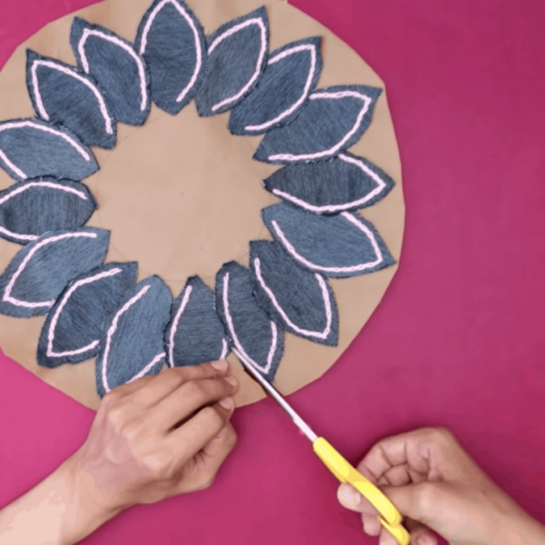 Практичный коврик из пряжи и старых джинсов