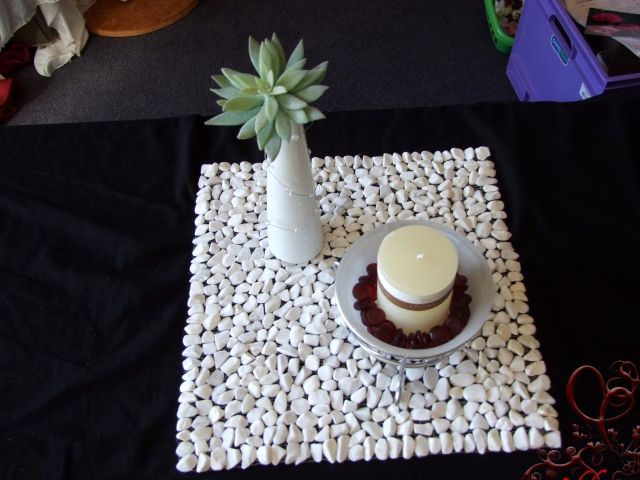 Салфетки и коврик из камней своими руками