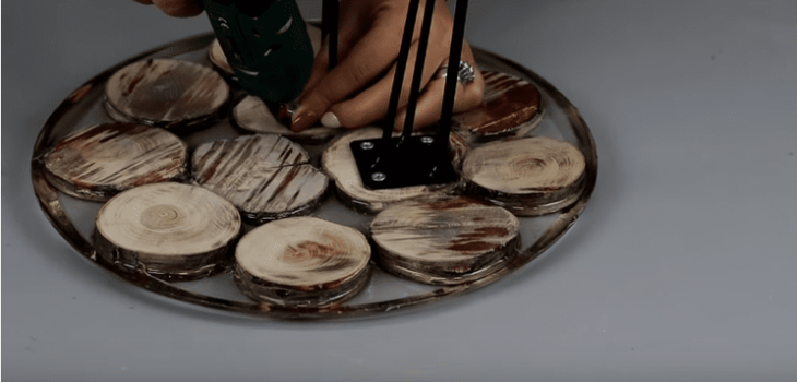 Стильная идея из тазика и обычной ветки