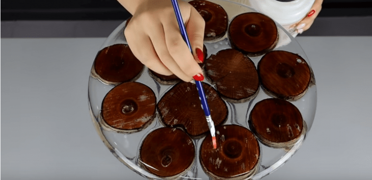 Стильная идея из тазика и обычной ветки