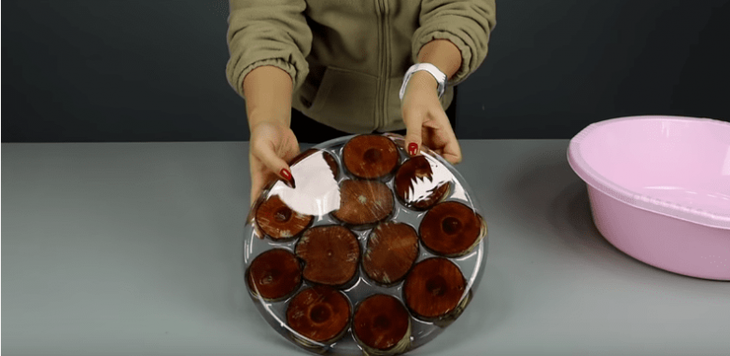 Стильная идея из тазика и обычной ветки