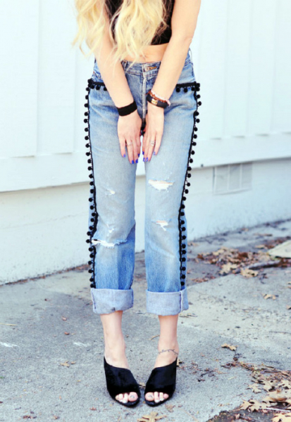 Стильно и бюджетно: 17 крутых идей по переделке старых джинсовых вещей