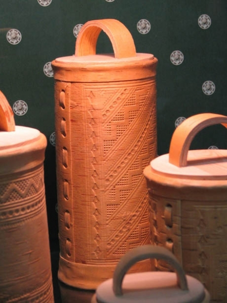 Великолепная резьба по бересте