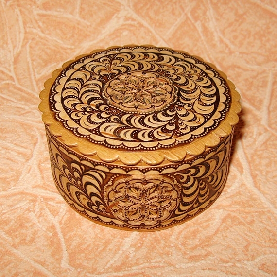 Великолепная резьба по бересте