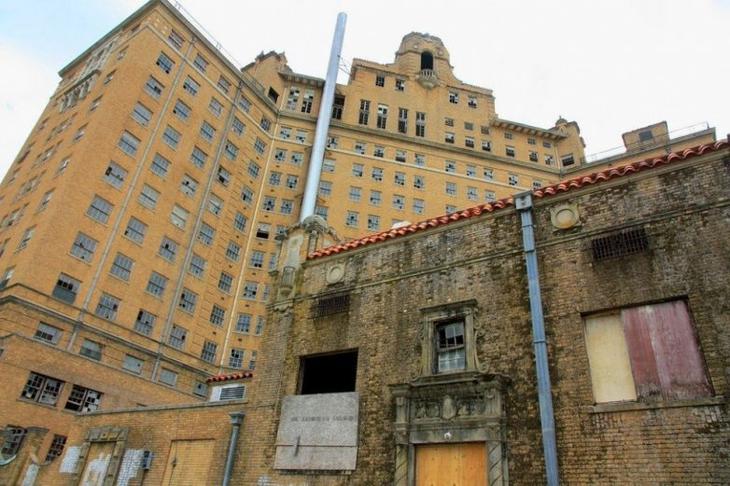 Заброшенные небоскрёбы разных стран