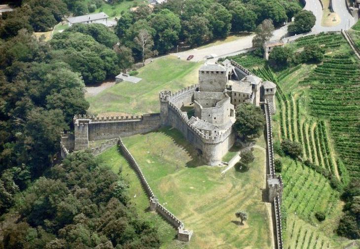 Живописные средневековые замки Швейцарии