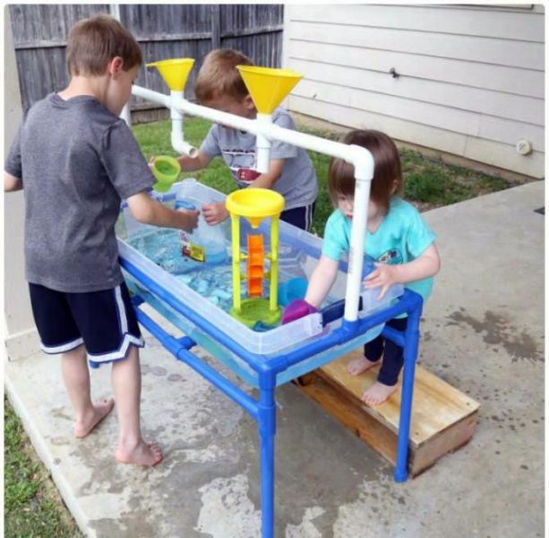 18 нестандартных идей применения ПВХ-труб на садовом участке