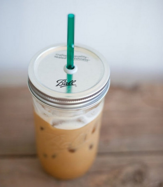 20 крутых идей, как использовать стеклянные бутылки помимо консервации