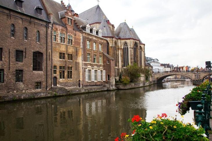 7 известных городов планеты, которые были построены на болотах