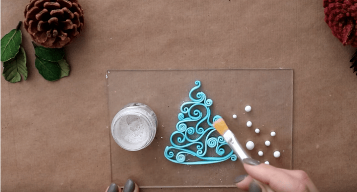 Ажурная ёлочка своими руками