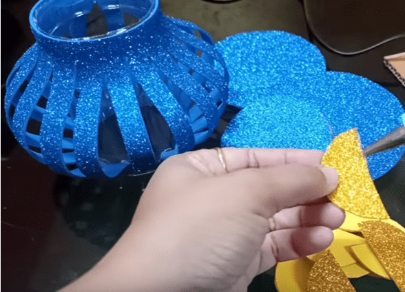 Фонарик из ненужной пластиковой бутылки