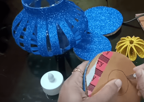 Фонарик из ненужной пластиковой бутылки