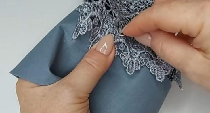 Как оформить рукава кружевом без оверлока