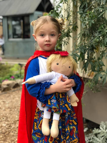 «Кукла, как я»: Волонтёр шьёт уникальных кукол для детей с физическими особенностями