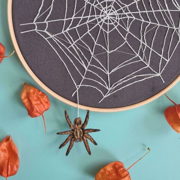 Люди, овладевшие искусством вышивки, поделились в сети своими невероятными работами