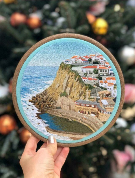 Люди, овладевшие искусством вышивки, поделились в сети своими невероятными работами