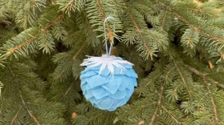 Необычные игрушки на ёлку из пенопластового шара