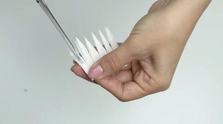 Необычные игрушки на ёлку из пенопластового шара